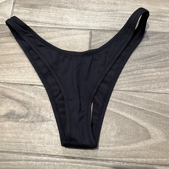 SKIMS BIKINI BOTTOMS - Picture 4 of 5